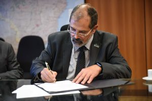 20151215_ml_posse_reitor_unipampa-4_0-300x200.jpg