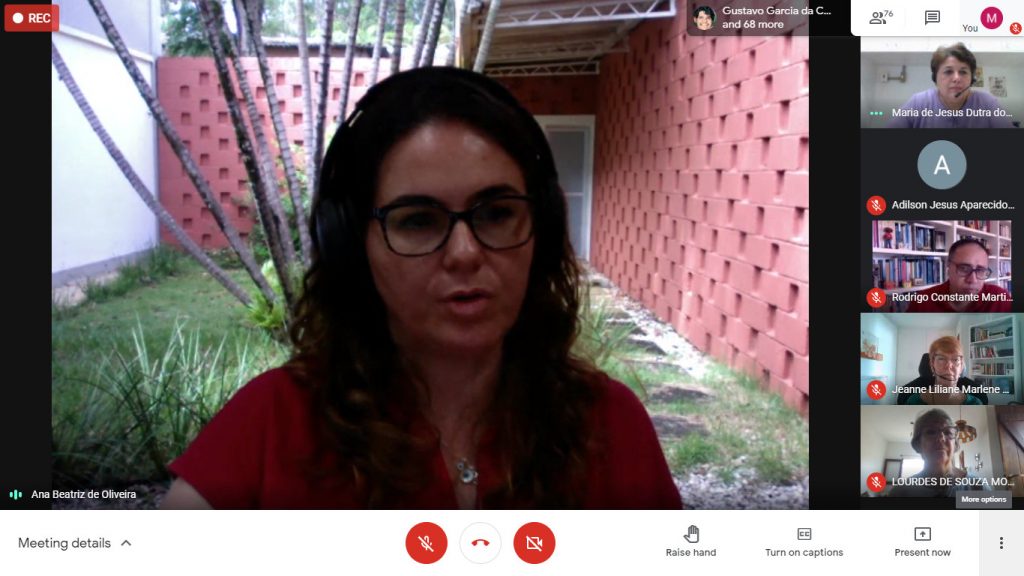 Reitora Ana Beatriz de Oliveira em sua primeira reunião como Presidente do ConsUni