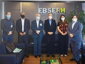 Representantes da UFSCar e Eberh