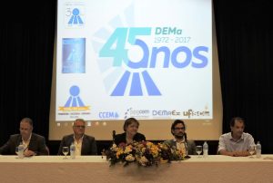 Na-abertura-das-comemorações-de-45-anos-do-DEMa-participaram-a-Reitora-Wanda-Hoffmann-e-o-Vice-Reitor-Walter-Libardi-300x202.jpg