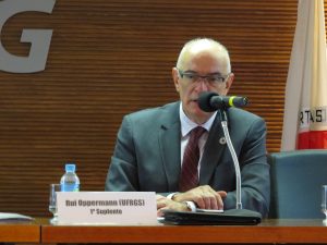 Universidade-Federal-do-Rio-Grande-do-Sul-de-acordo-com-o-reitor-Rui-Opperman-300x225.jpg