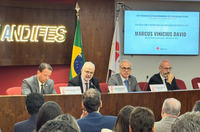 Reitora participa de discussão sobre financiamento das universidades federais